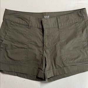 a.n.a Deep Green Shorts